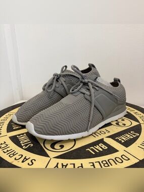 UGG Willows Sneakers Womens Sz 10 Grey Knit Nubuck Leather Treadlite Athleisure
